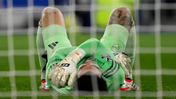 wearebrighton's tweet image. Arsenal really have fallen apart since David Raya suffered that horrific injury to his left shoulder (or was it his right?) against Brighton at the Amex last month. Have to feel for them, nobody deserves to squander the title because of injuries #BHAFC