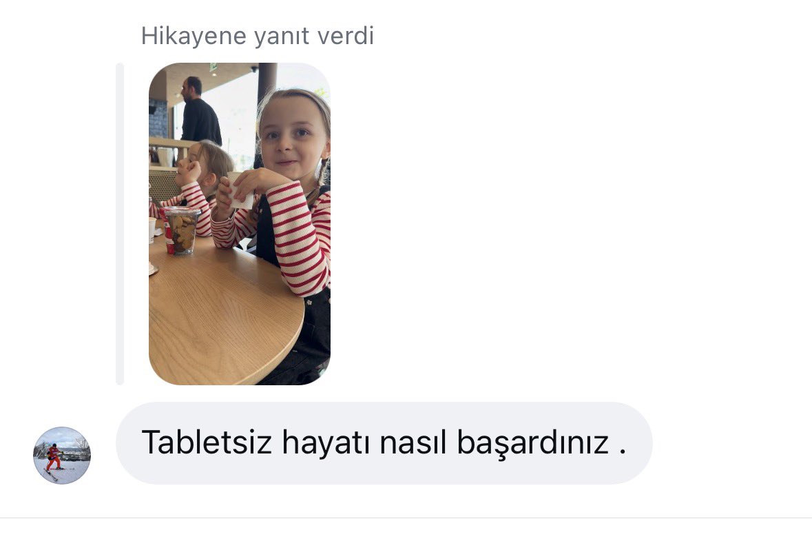 Çocuklarımıza yasak koymadığımız için bu tür şeyleri itibarsızlaştırmayı başardık. Koyduğunuz her yasak onlar için muazzam cezbedicidir. Çocuklarınızı büyütürken kasmayın bence. Siz bilirsiniz