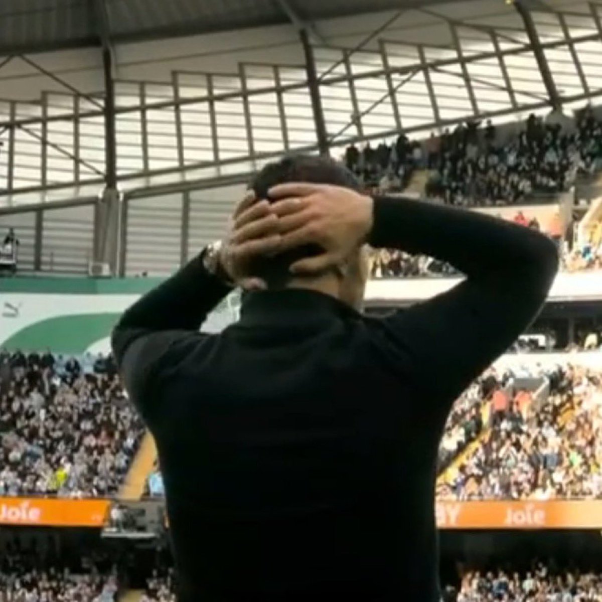 Arteta went from this to that in just a few weeks 😭😭