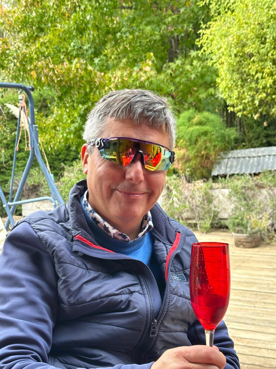 MarcosClarkG's tweet photo. Celebrando regalo de mi hermano de nuevos lentes para seguir en la transformación del Runners Elite. 💪🏅 https://t.co/te8xw1qIB0
