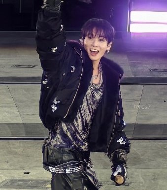 look at my babygirl 😖💘