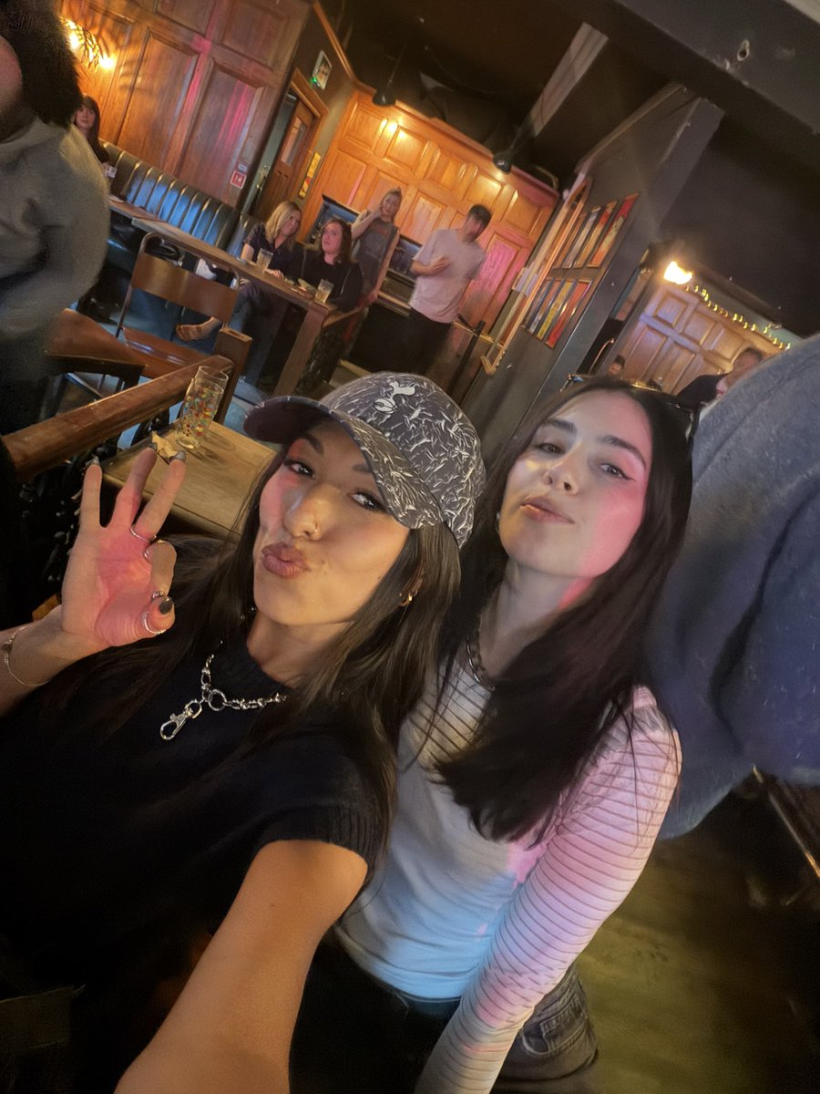 Jess Iszatt tweet media