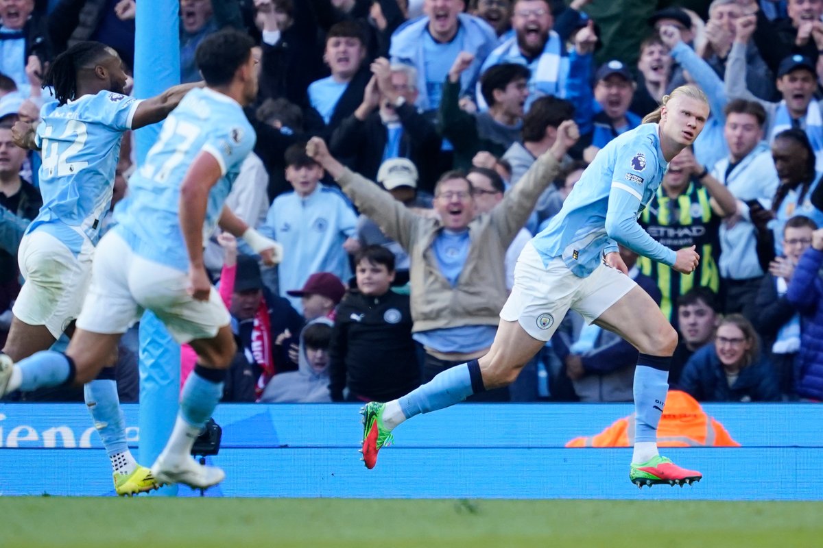 ADSportwereld's tweet photo. Gaat het wéér mis voor Arsenal? Manchester City verslaat koploper en komt in verliespunten gelijk https://t.co/QiwhkRtPh9 https://t.co/ADz07l3ECn