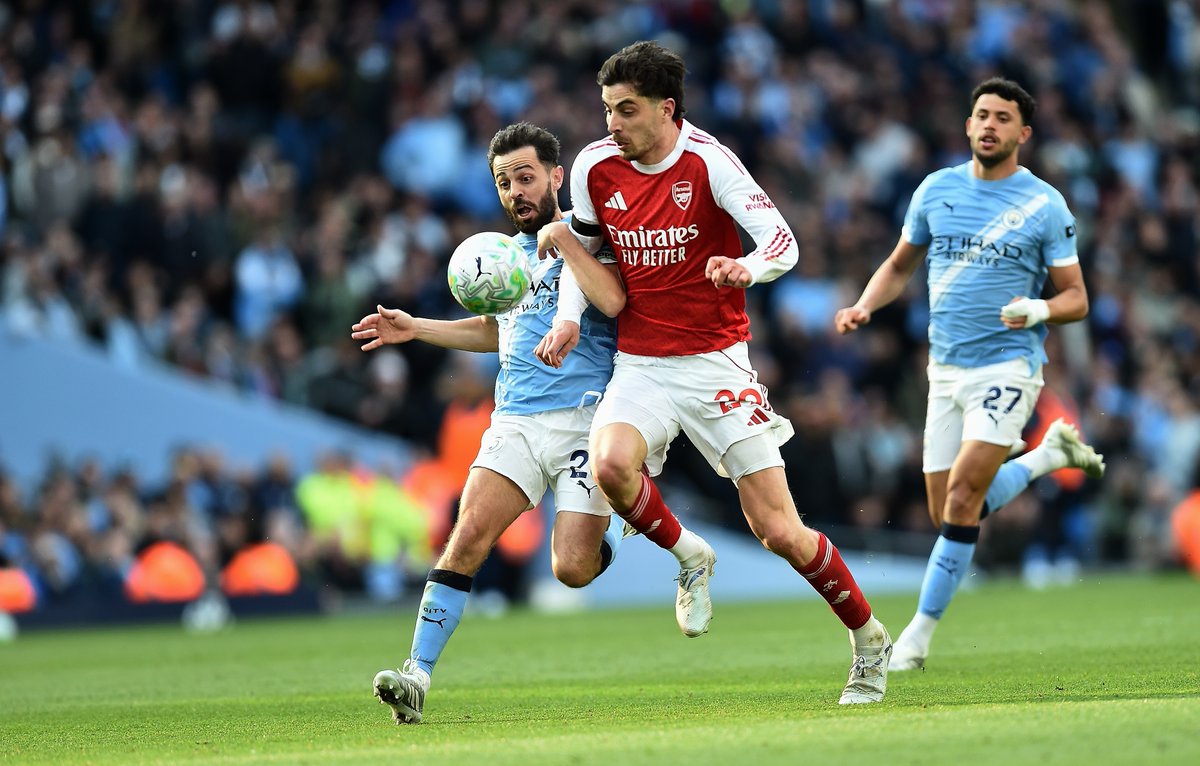 ADSportwereld's tweet photo. Gaat het wéér mis voor Arsenal? Manchester City verslaat koploper en komt in verliespunten gelijk https://t.co/QiwhkRtPh9 https://t.co/ADz07l3ECn