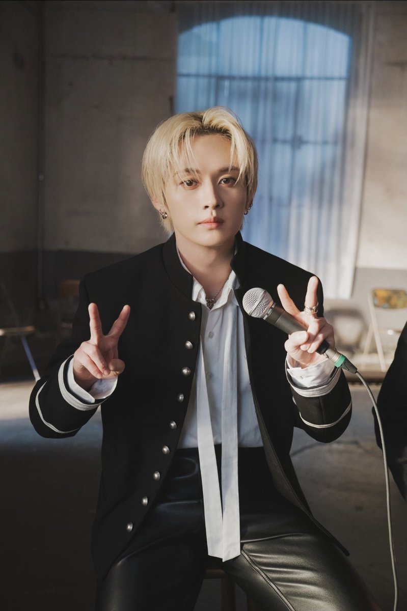 LeeKnowBrasil's tweet image. ↱#PIC 🐰 19.04.26↲ Fotografias do #LeeKnow nos bastidores da gravação da versão ao vivo de “Just A Little” para o Spotify.

#스트레이키즈 #리노 #LEEKNOW #StrayKids @Stray_Kids 👻

Cr. TVstayinfo