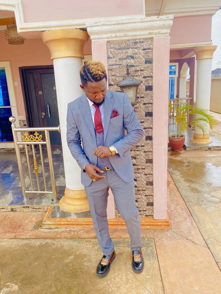 c2cnaija's tweet photo. Happy Sunday my friends and supportive fans.
Always speak positivity to ur life.

Download and stream my latest hit song FINE BOBO. Enjoy good music 🎧🎶🎶
Link in the comment section 👇👇👇
#singerboi #finebobo #fypシ゚ C2Cnaija https://t.co/qNSu2BRxMl