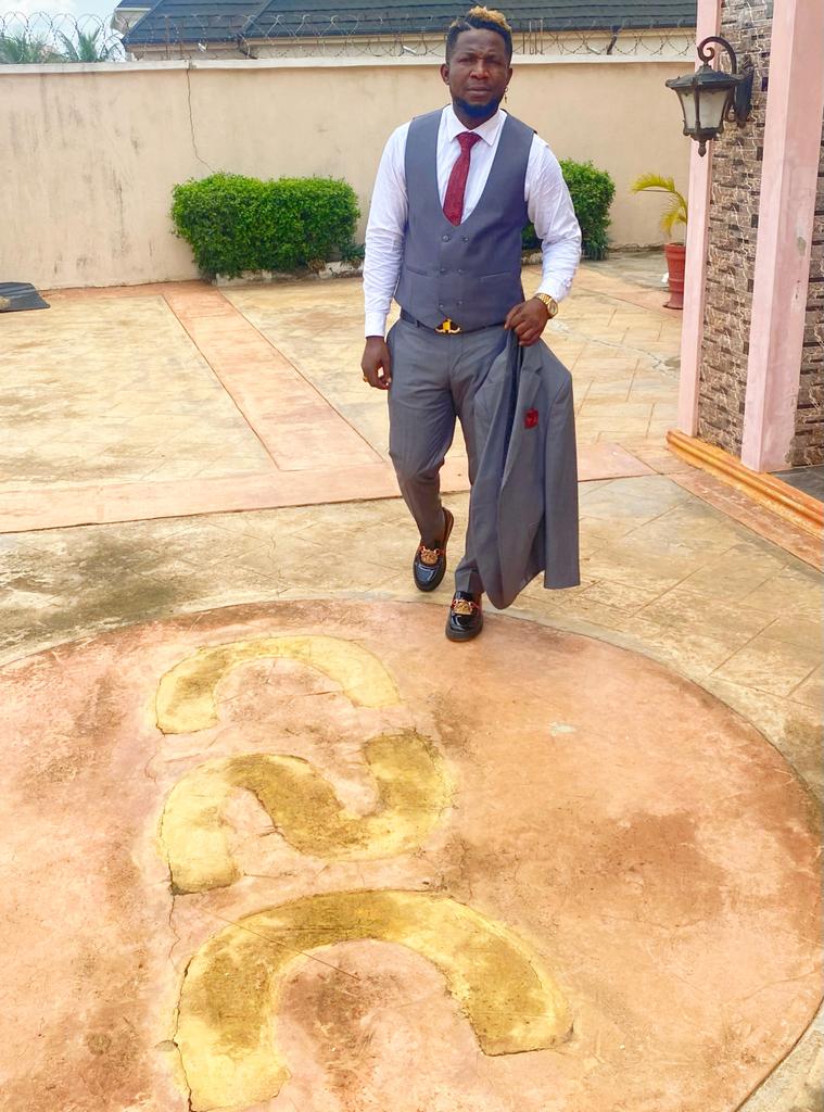 c2cnaija's tweet photo. Happy Sunday my friends and supportive fans.
Always speak positivity to ur life.

Download and stream my latest hit song FINE BOBO. Enjoy good music 🎧🎶🎶
Link in the comment section 👇👇👇
#singerboi #finebobo #fypシ゚ C2Cnaija https://t.co/qNSu2BRxMl