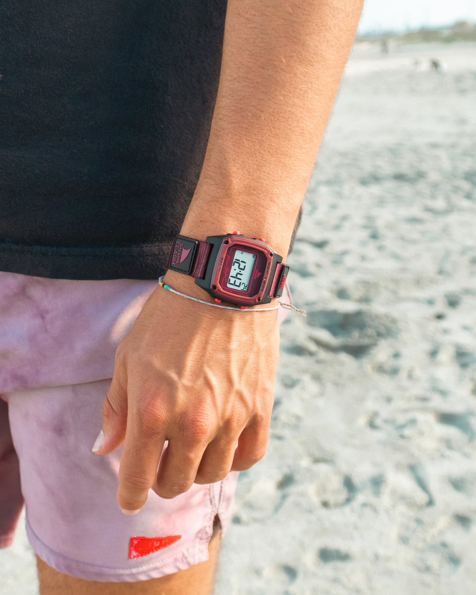 freestyle_watch's tweet photo. Back to the essentials with the NEW Elements #SharkWatch drop ⌚🌊

#FreestyleWatches #SharkWatch #DigitalWatch #CoreColors #WatchDrop https://t.co/YhLVf5OfuC https://t.co/oskbSBWYpV