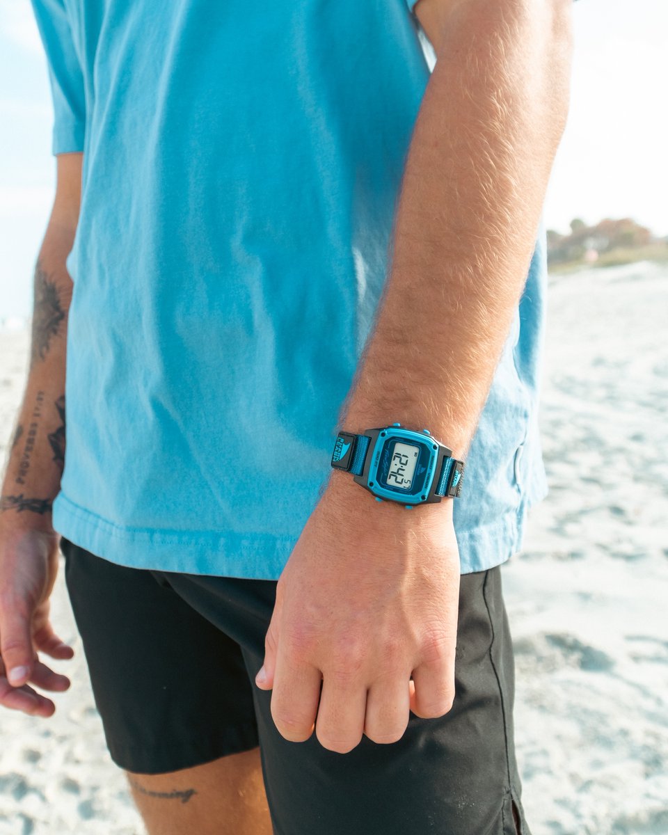 freestyle_watch's tweet photo. Back to the essentials with the NEW Elements #SharkWatch drop ⌚🌊

#FreestyleWatches #SharkWatch #DigitalWatch #CoreColors #WatchDrop https://t.co/YhLVf5OfuC https://t.co/oskbSBWYpV