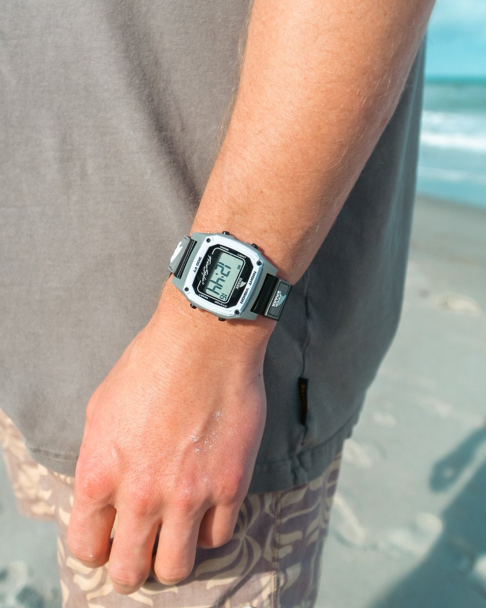 freestyle_watch's tweet photo. Back to the essentials with the NEW Elements #SharkWatch drop ⌚🌊

#FreestyleWatches #SharkWatch #DigitalWatch #CoreColors #WatchDrop https://t.co/YhLVf5OfuC https://t.co/oskbSBWYpV