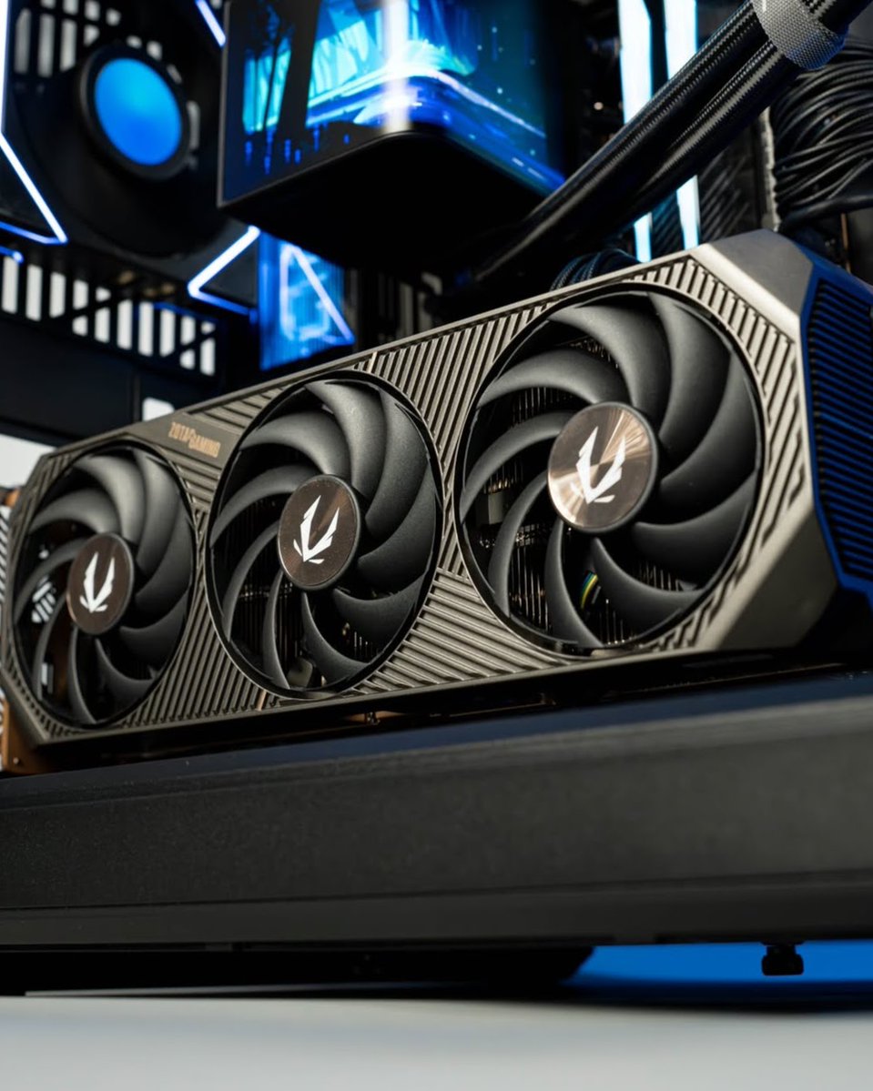 ZOTAC_USA's tweet image. Talk about a view. 🏞️💙

📷 IG: mushimushe

#ZOTACGAMING #ZOTAC #NVIDIAGeForce #PcBuild #PcSetup