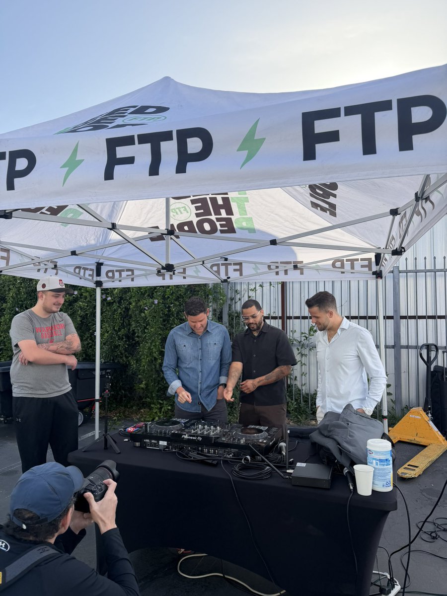 ftponsol's tweet photo. $FTP Teaching Ambassador Jesse Gabriel how to roll the tracks and keep the vibes high for the hundreds of volunteers who came out to support! https://t.co/rdOdkTviqf