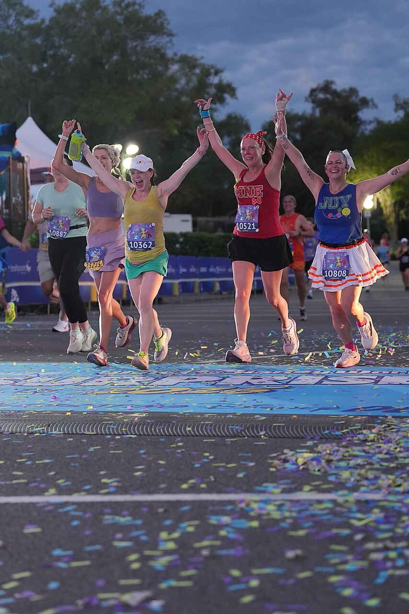 StephMaltzDC's tweet photo. Finish line + post race photos with @runDisney friends, new bling & characters @WaltDisneyWorld #SpringTimeSurprise #STS #10miler #happyrunners #rundisney https://t.co/J4wvgVMQy9