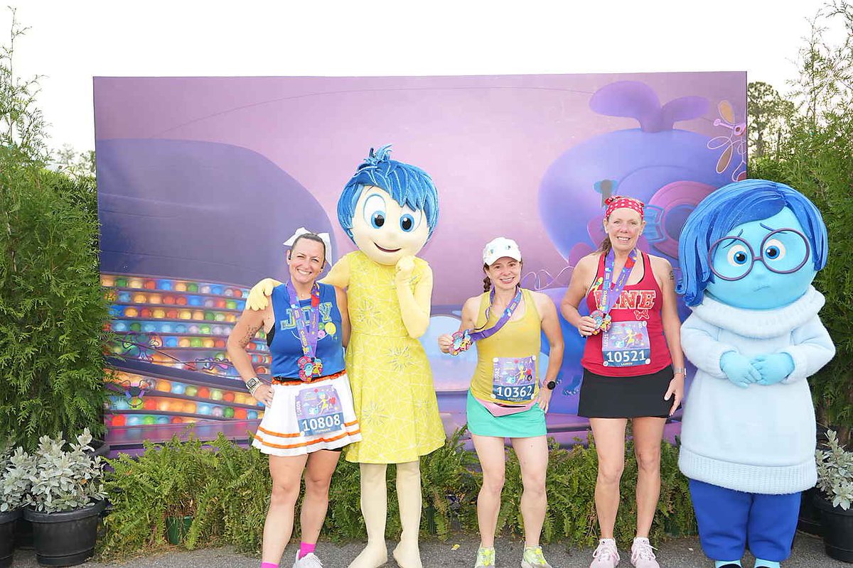 StephMaltzDC's tweet photo. Finish line + post race photos with @runDisney friends, new bling & characters @WaltDisneyWorld #SpringTimeSurprise #STS #10miler #happyrunners #rundisney https://t.co/J4wvgVMQy9