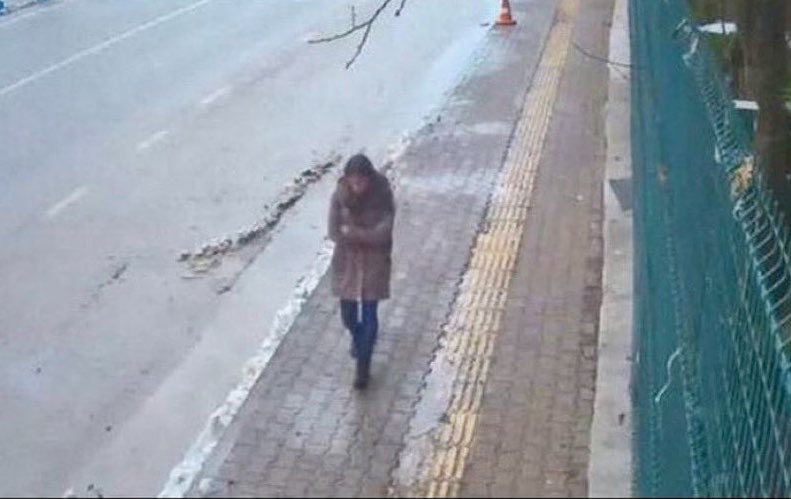 nurdoganjourno_'s tweet photo. Gülistan’ın annesi: “Ben yumurta sattım, kızımı okuttum. Ben su sattım kızımı okuttum.

Allah şahidimdir ben evde bekliyordum ki kızım gelecek. Haber geldi, dediler sizin kızınız yok!”

SUSMAYIN nolur susmayın tüm ailenin hayatını mahvettler. Gün yüzü göremesin katiller susmayın. https://t.co/5QNLV0Z0m8