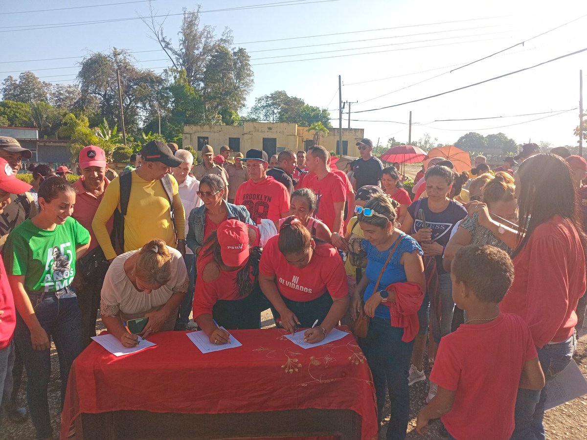 🇨🇺 #GironEsHoy ✊
Hoy, como ayer, la soberanía nacional se defiende con conciencia, unidad y amor por la Patria. 🕊️ El #MunicipioBartolomeMaso dice #NOalbloqueo, NO a las amenazas, SÍ a la Patria!
#MiFirmaPorLaPatria <a href="/YudelkisOrtizB/">Yudelkis Ortiz Barceló</a> <a href="/GalanCuba/">Eddie Galán Jiménez Cuba</a>