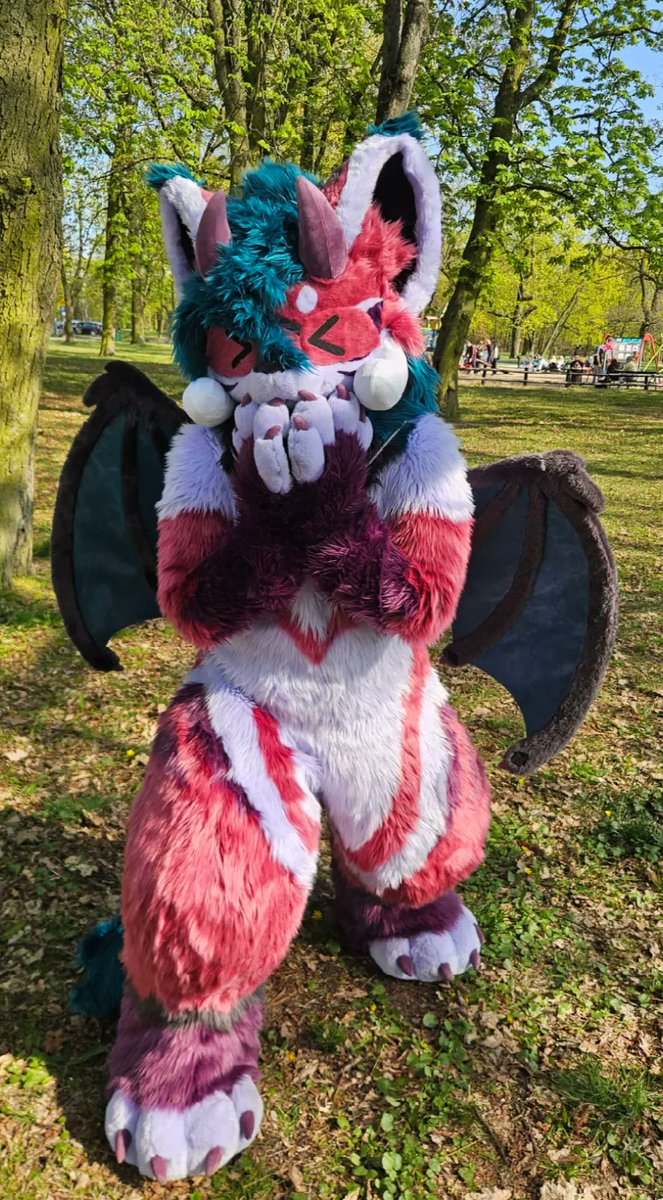Zmijka207's tweet photo. First time fursuiting at PFW (Poznański Fursuitwalk) >< https://t.co/gMb2OQwnYx