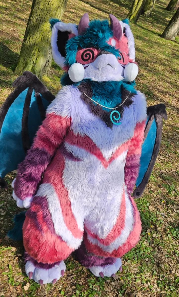 Zmijka207's tweet photo. First time fursuiting at PFW (Poznański Fursuitwalk) >< https://t.co/gMb2OQwnYx