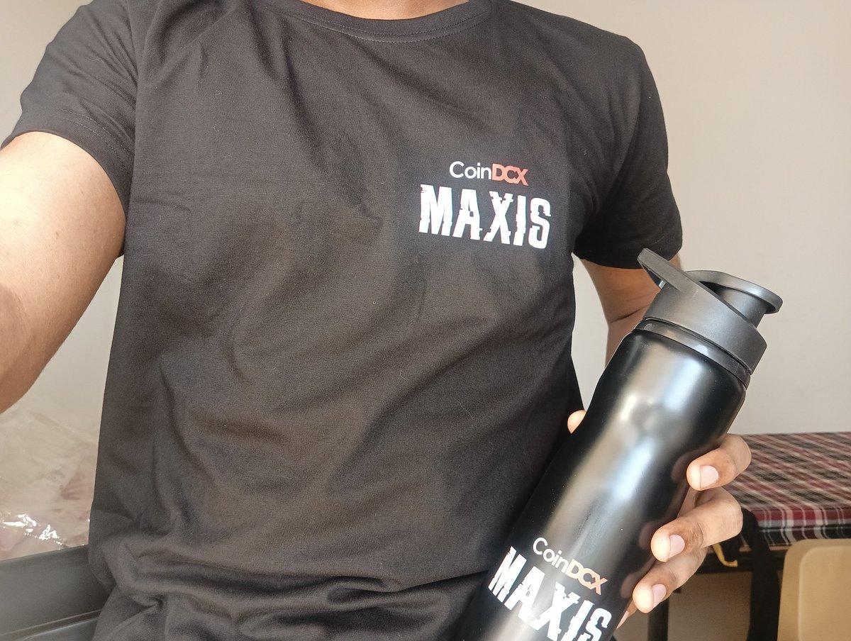 0xSamit's tweet photo. Thank you @CoinDCX for this super cool merch kit.😭❤️
( Especially the T-shirt )

#coinDCXMaxi https://t.co/anGPO6UMkn
