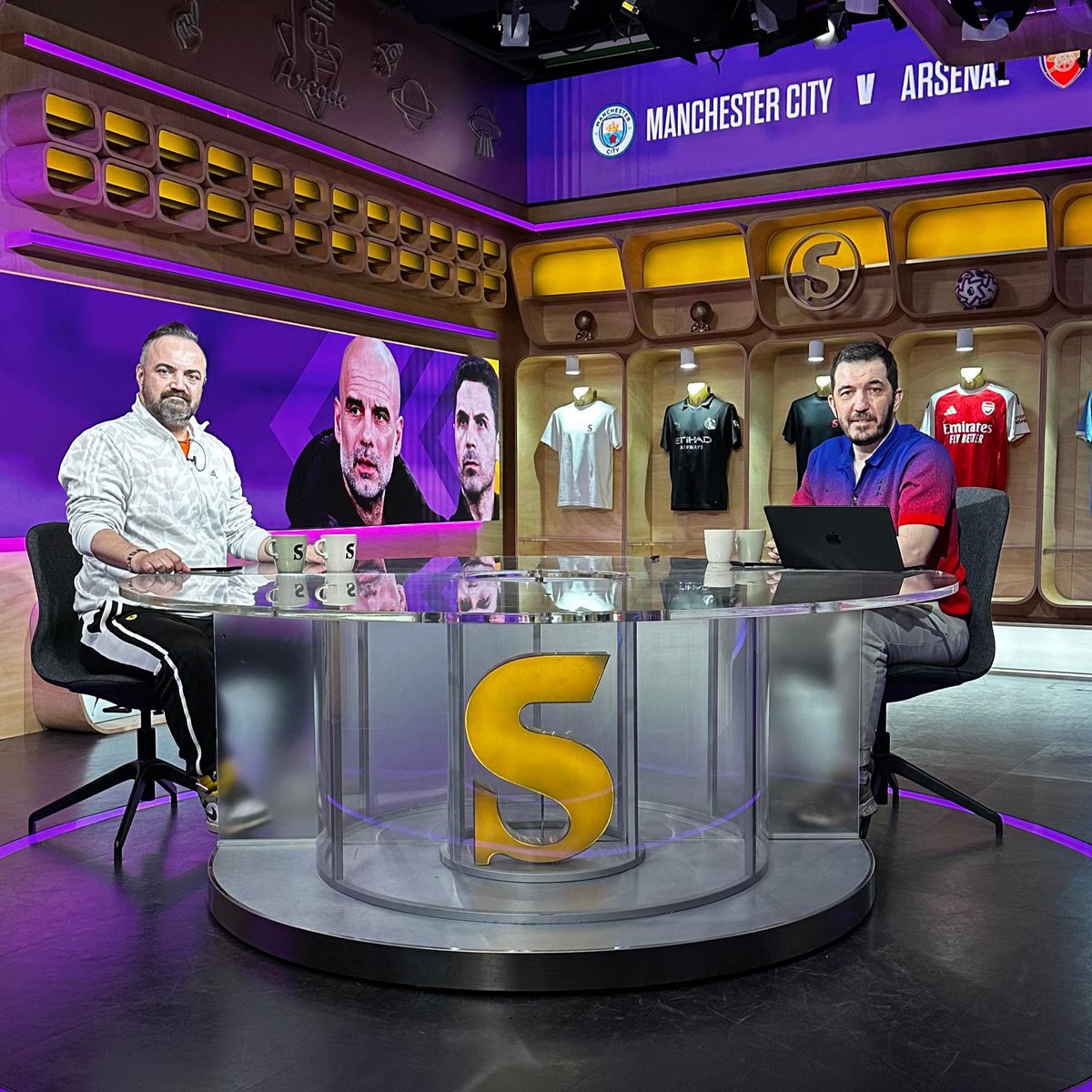 SocratesDergi's tweet image. 🔵 Manchester City 2-1 Arsenal 🔴

Atıf Bey Sokak başladı!

İzlemek için 👉 youtube.com/live/uQfTODTcq…

@ArkoMen #KesinArkoMen @Calve_TR #Sponsor