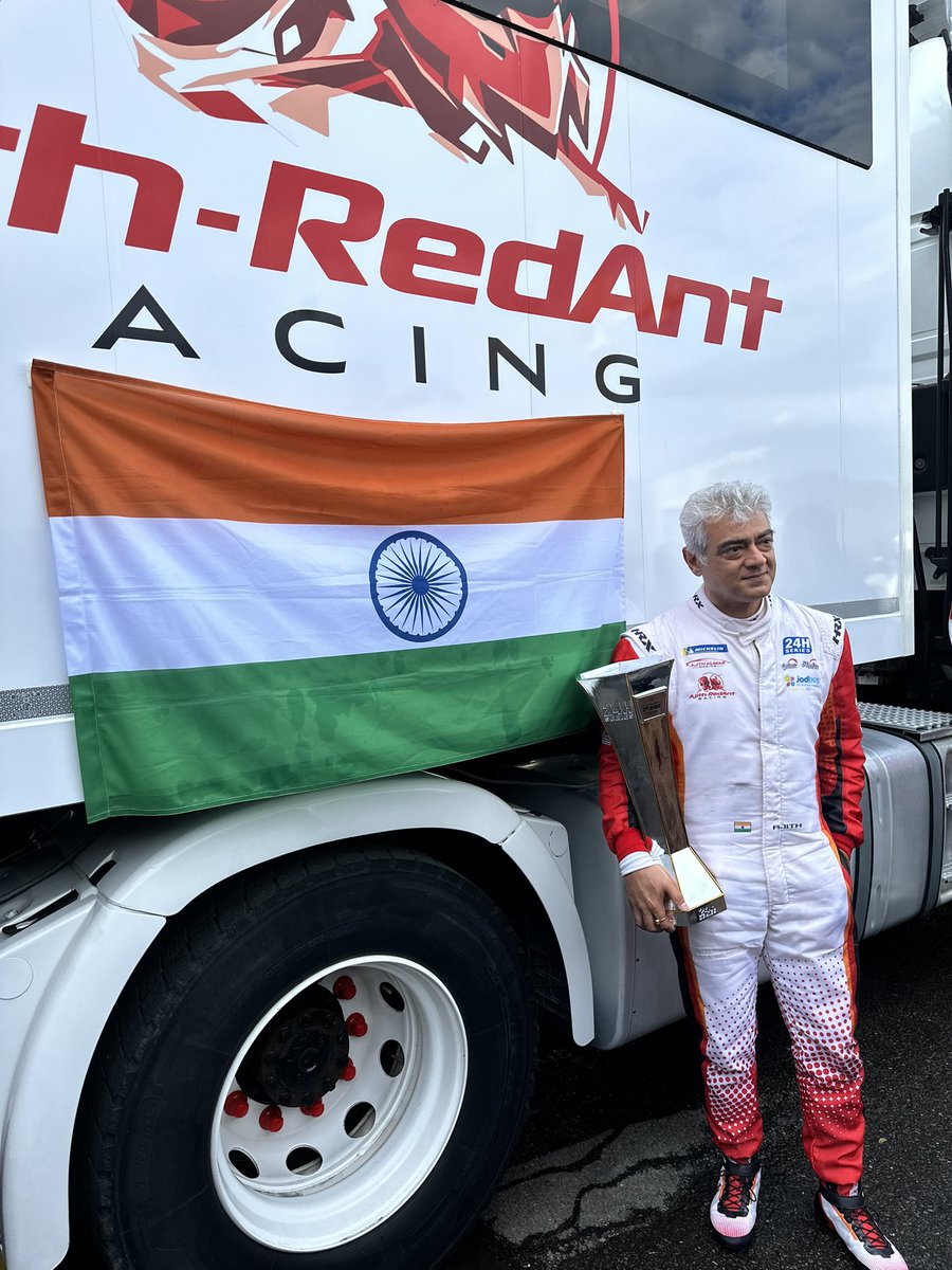 Day end with beautiful picture 📸 

#Ajithkumar-  Pride to India🇮🇳 🇮🇳 

#GlobetrotterAjithkumar #Globetrotter <a href="/Akracingoffl/">Ajithkumar Racing</a> #TeamPhoenixBangalore