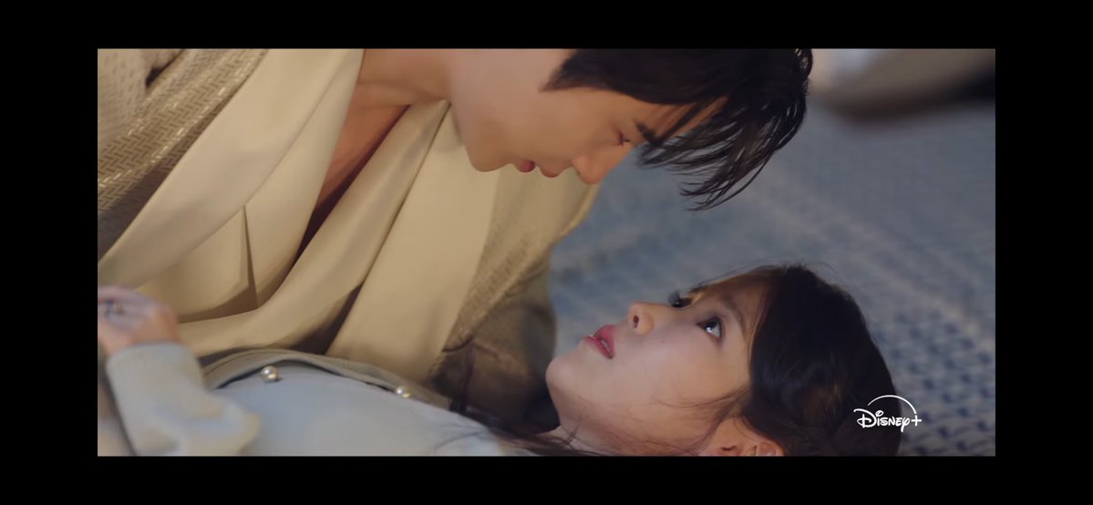 namjhyuns's tweet image. Hoping for all these scenes in next week’s episodes of #PerfectCrown.

#kdrama #IU #ByeonWooSeok