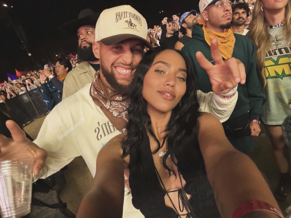 Steph and Ayesha at Coachella last night 🫶🏼