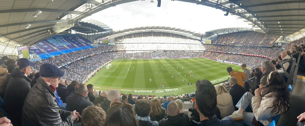 FranMoreno92's tweet image. Es MEMORABLE venir al #Etihad #Stadium y ver este ESPECTÁCULO. Come On @PepTeam