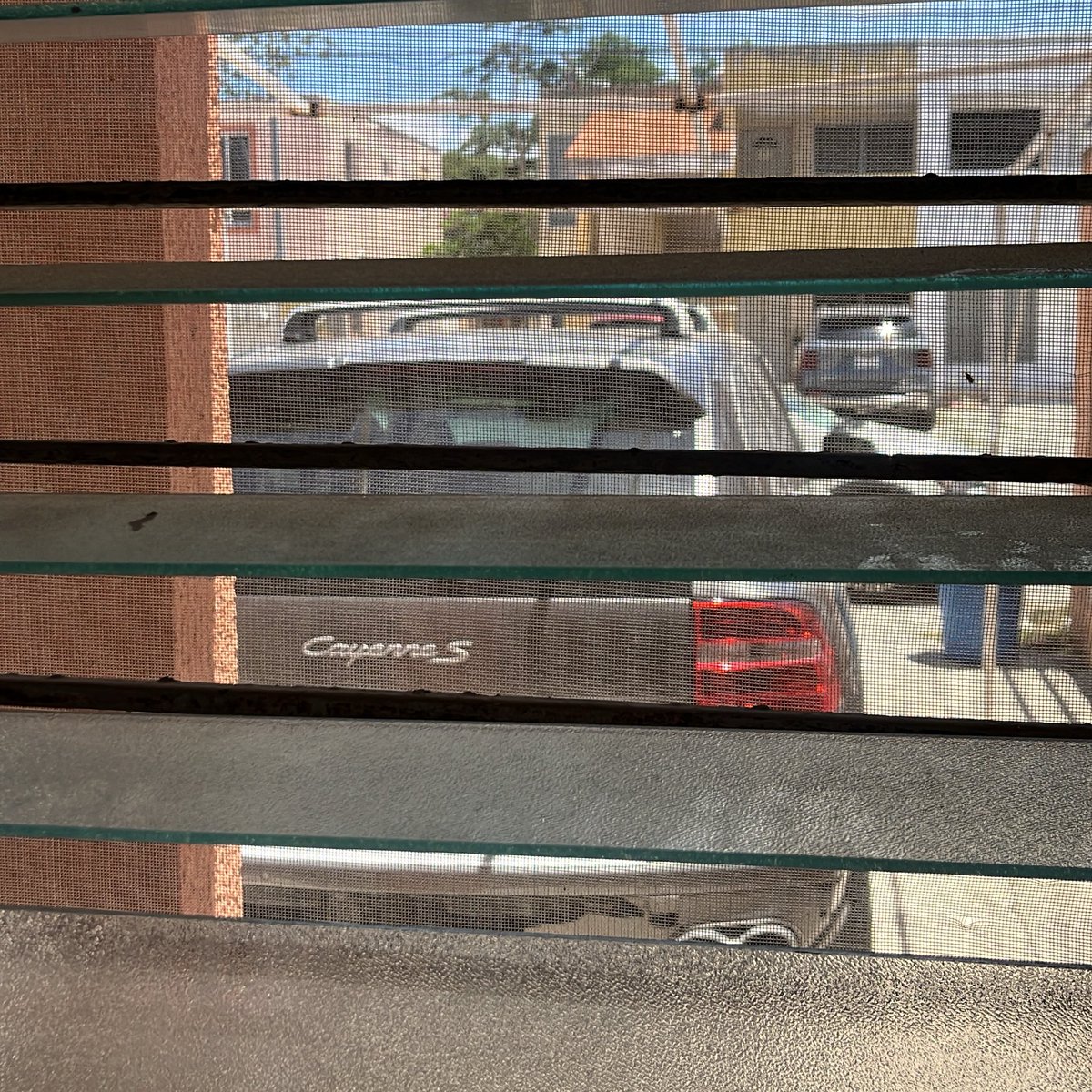 - ¿Que tanto te gusta Porsche? 
- Sí