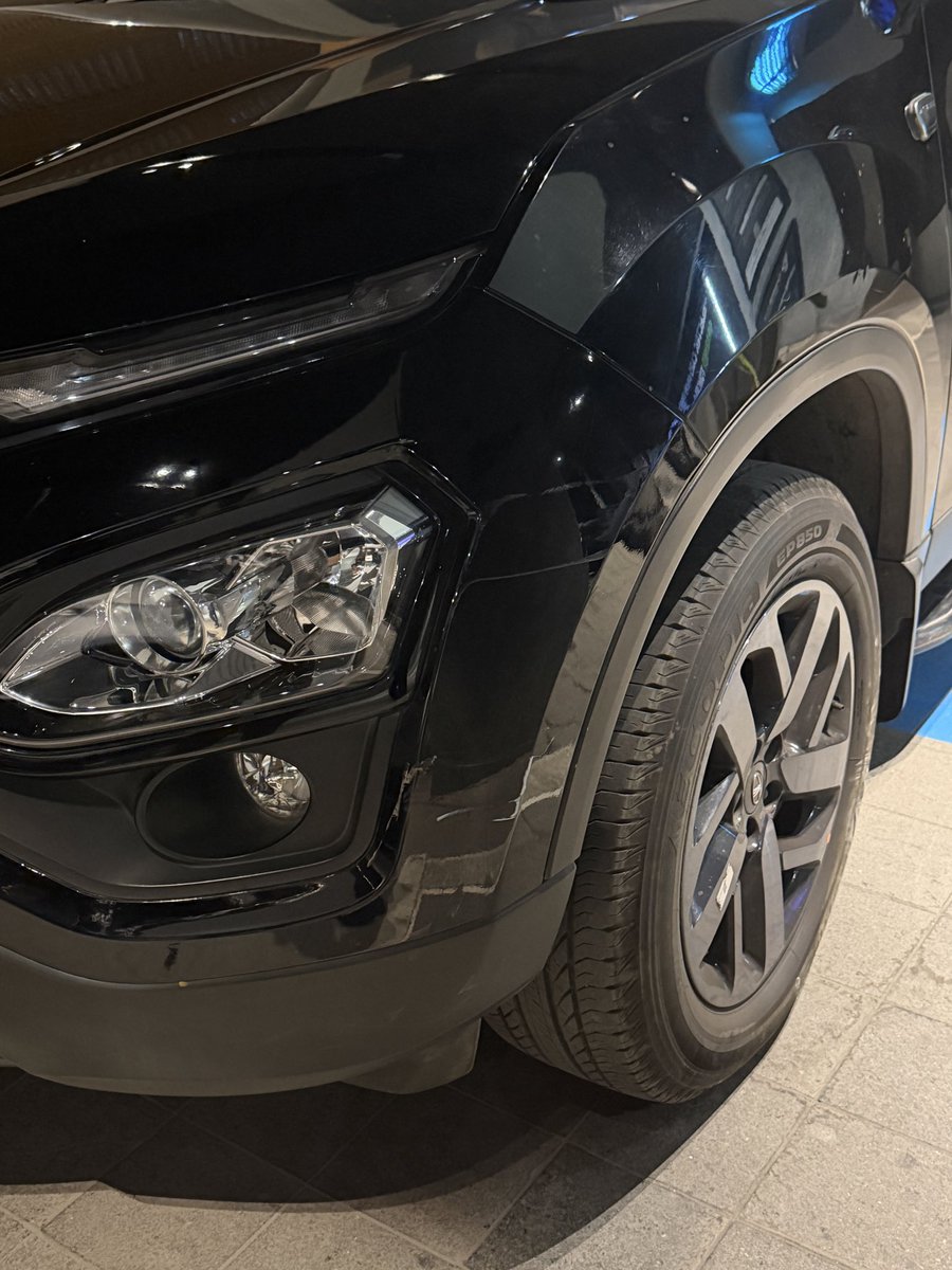 ambujvagrant's tweet photo. Unacceptable experience at Le Méridien Navi Mumbai.7:30 PM handed over my Harrier in perfect condition, returned damaged.Amol &amp; Deblina were highly uncooperative, refused to show CCTV &amp; delayed response.  Demand CCTV, accountability &amp; compensation.@MarriottBonvoy @Marriott https://t.co/QDbe5WdIJZ