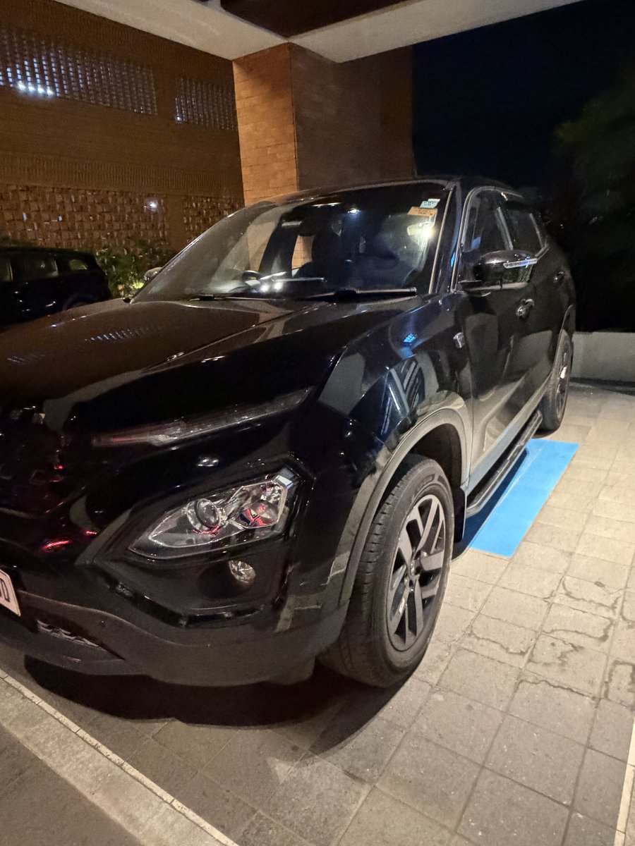 ambujvagrant's tweet photo. Unacceptable experience at Le Méridien Navi Mumbai.7:30 PM handed over my Harrier in perfect condition, returned damaged.Amol &amp; Deblina were highly uncooperative, refused to show CCTV &amp; delayed response.  Demand CCTV, accountability &amp; compensation.@MarriottBonvoy @Marriott https://t.co/QDbe5WdIJZ