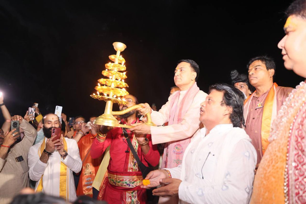 DrPramodPSawant's tweet photo. 📍भगवान परशुराम स्मारक पणजी 

भगवान परशुराम जयंती निमित्त माहिती व जनसंपर्क विभाग गोवा सरकार, एंटरटेनमेंट सोसायटी ऑफ गोवा आणि राष्ट्रीय परशुराम परिषद आयोजित गोमंतक जनक भगवान परशुराम अवतरण महोत्सव 2026 मध्ये सहभागी झालो. 

अक्षय्य तृतीया, भगवान परशुराम जयंती निमित्त शुभेच्छा दिल्या. 

या महोत्सवातील आकर्षक लाईट अँड साऊंड शो चे उद्घाटन केले. हा लाईट अँड साऊंड शो 26 एप्रिल पर्यंत संध्याकाळी 8-10 या वेळेत सुरु असणार आहे. विशेषतः मुले, तरुणांनी हा शो नक्की पहावा. या उपक्रमासाठी शुभेच्छा आणि आयोजकांचे अभिनंदन.
