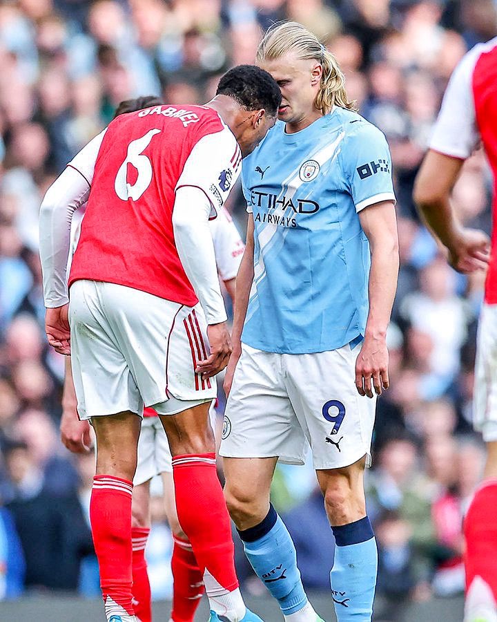 FansTribeHQ's tweet image. Man City defeat Arsenal to set up a Title Race grand finale ⚽️🍿

#mancity #arsenal #MCIARS #premierleague