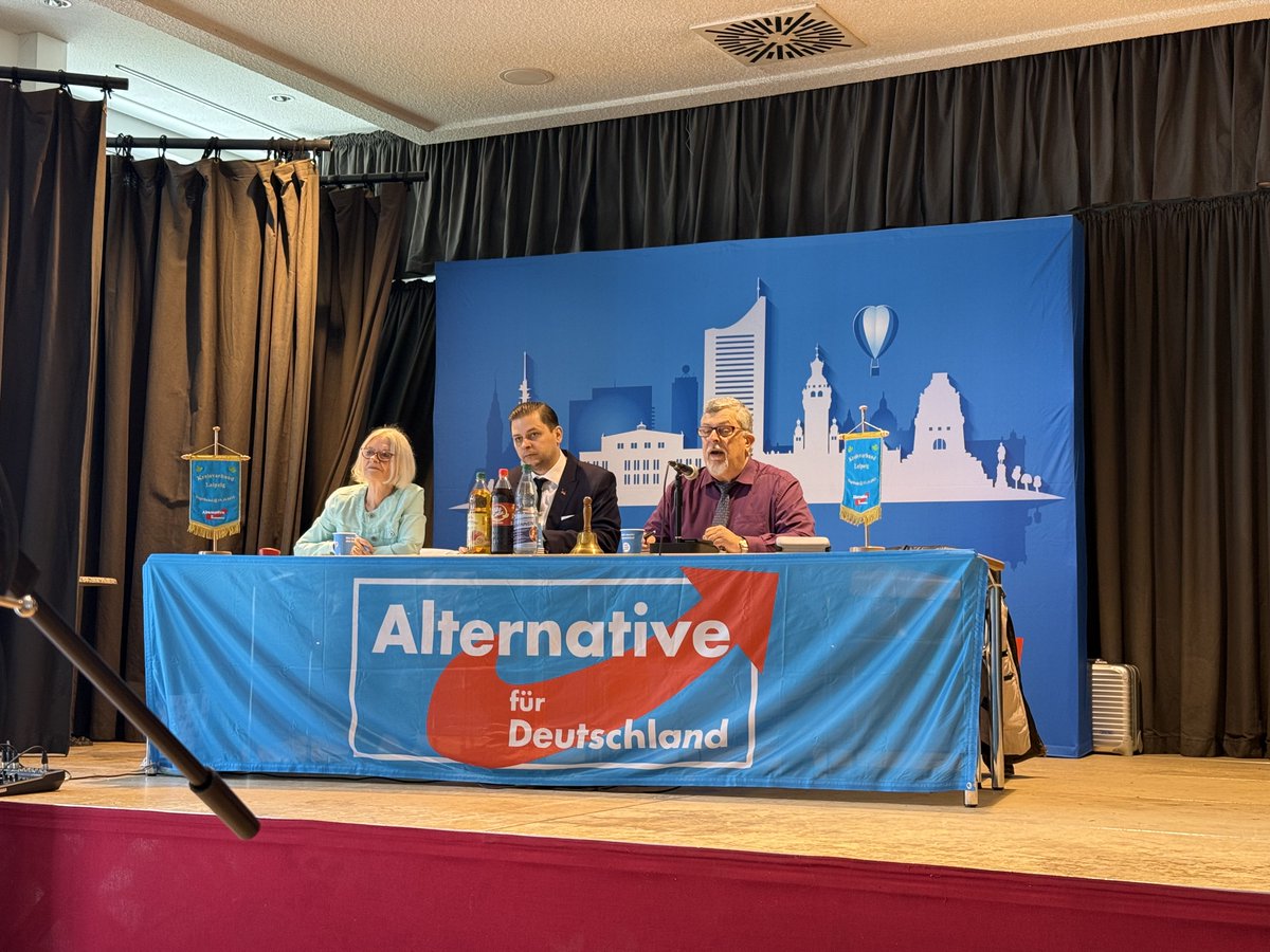 AfD-Leipzig 32. Kreisparteitag. 53 Landes- und 8 Bundesdelegierte gewählt. Ehrungen für 5 und 10 jährige AfD-Mitgliedschaften vorgenommen. AfD-Leipzig bedeutet Mannschaftsgeist, fokussiert auf Leipzigs Zukunft und mit Freude dabei😊🇩🇪. Dank an ⁦<a href="/Huetter_Carsten/">Carsten Hütter</a>⁩ 👍Leitung!