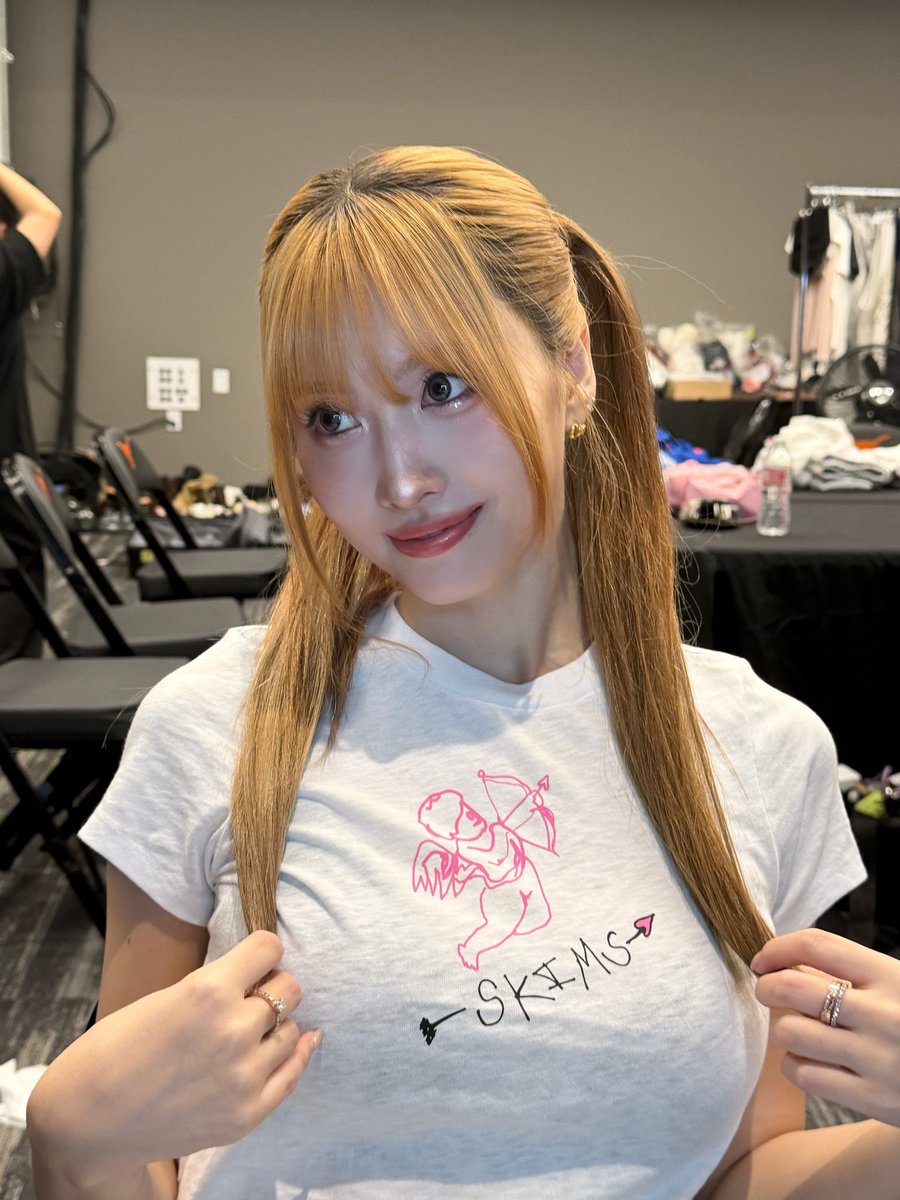 momo pics tweet media