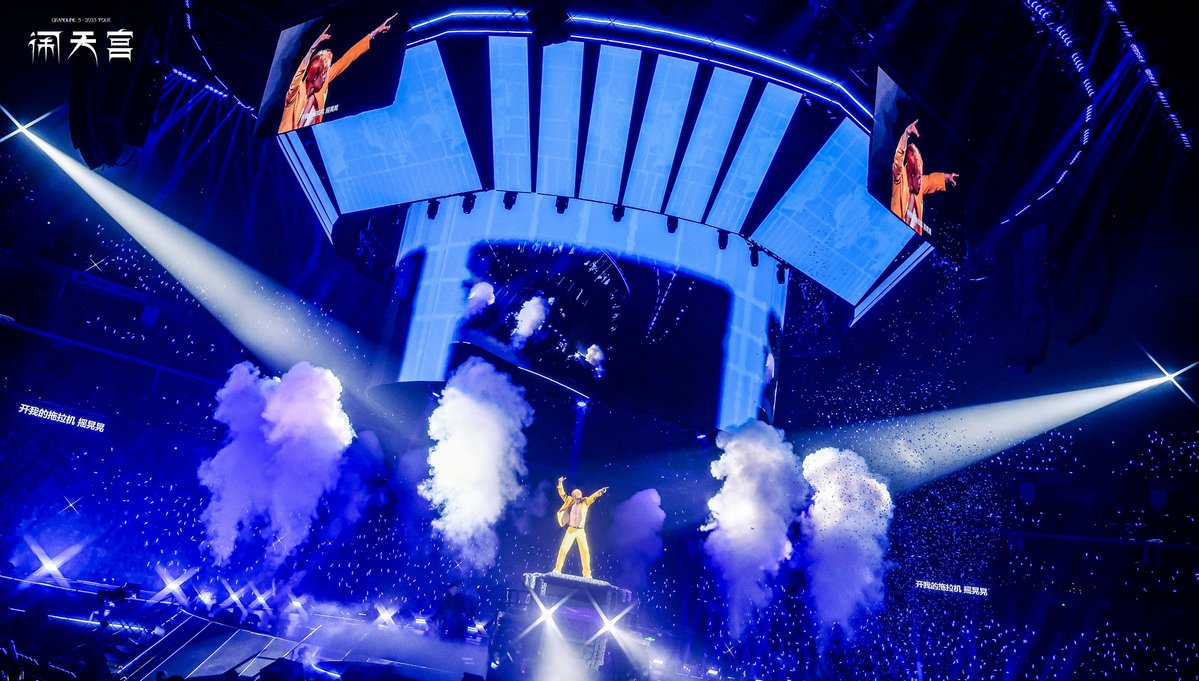 joelmopa1234's tweet image. Catch the live show tonight at 8PM!  Lights, action, unforgettable vibes—don’t miss the magic. Tag a friend to join! #LivePerformance #NightOut