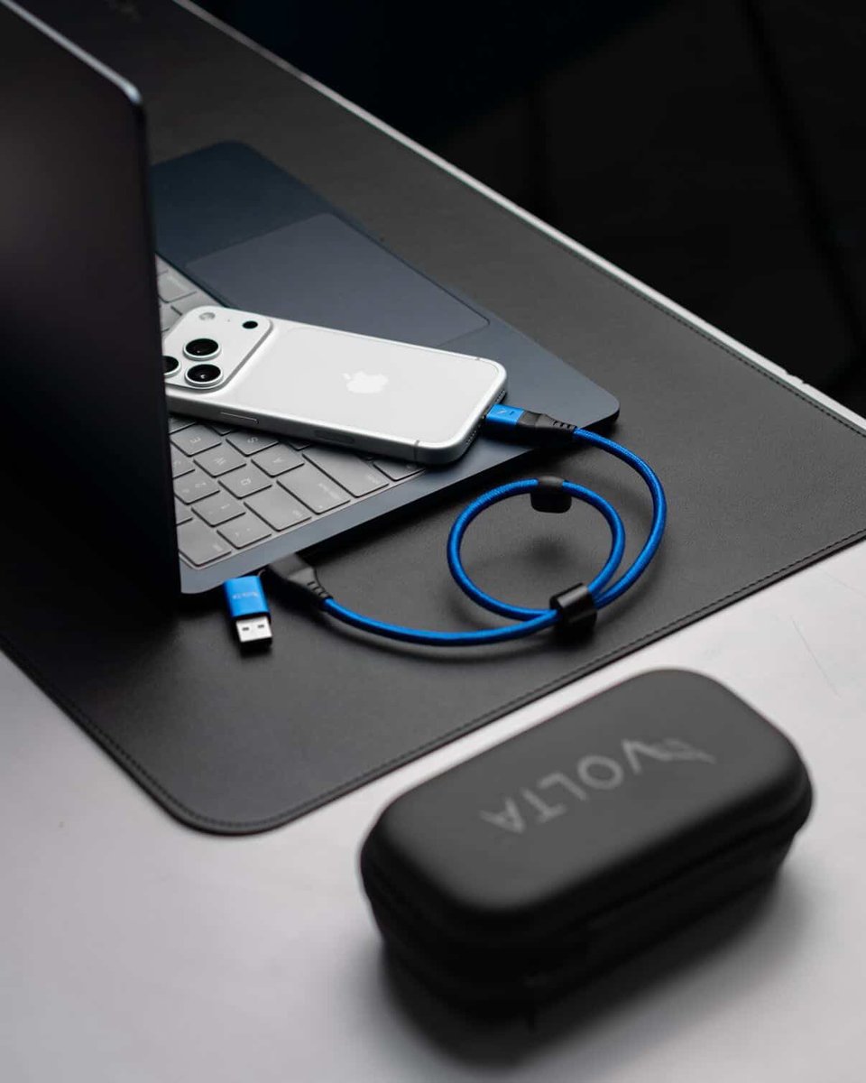 voltacharger's tweet image. 240W of super-fast charging
20Gbps Data speed
4K Display

All in a single universal magnetic charging, data, and display cable.

#fastcharging #powerbank #iphonecharger #samsungcharger #macbookprocharger