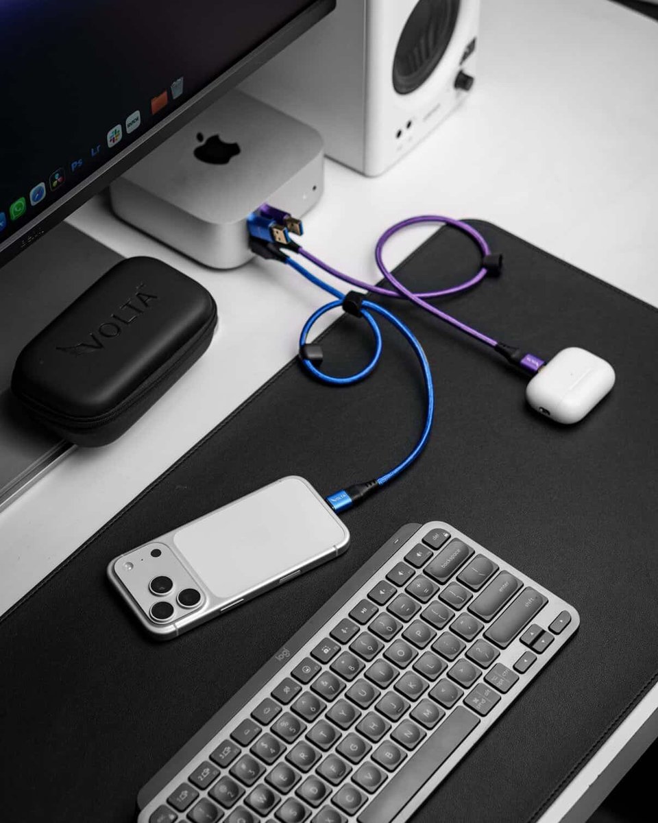 voltacharger's tweet image. 240W of super-fast charging
20Gbps Data speed
4K Display

All in a single universal magnetic charging, data, and display cable.

#fastcharging #powerbank #iphonecharger #samsungcharger #macbookprocharger