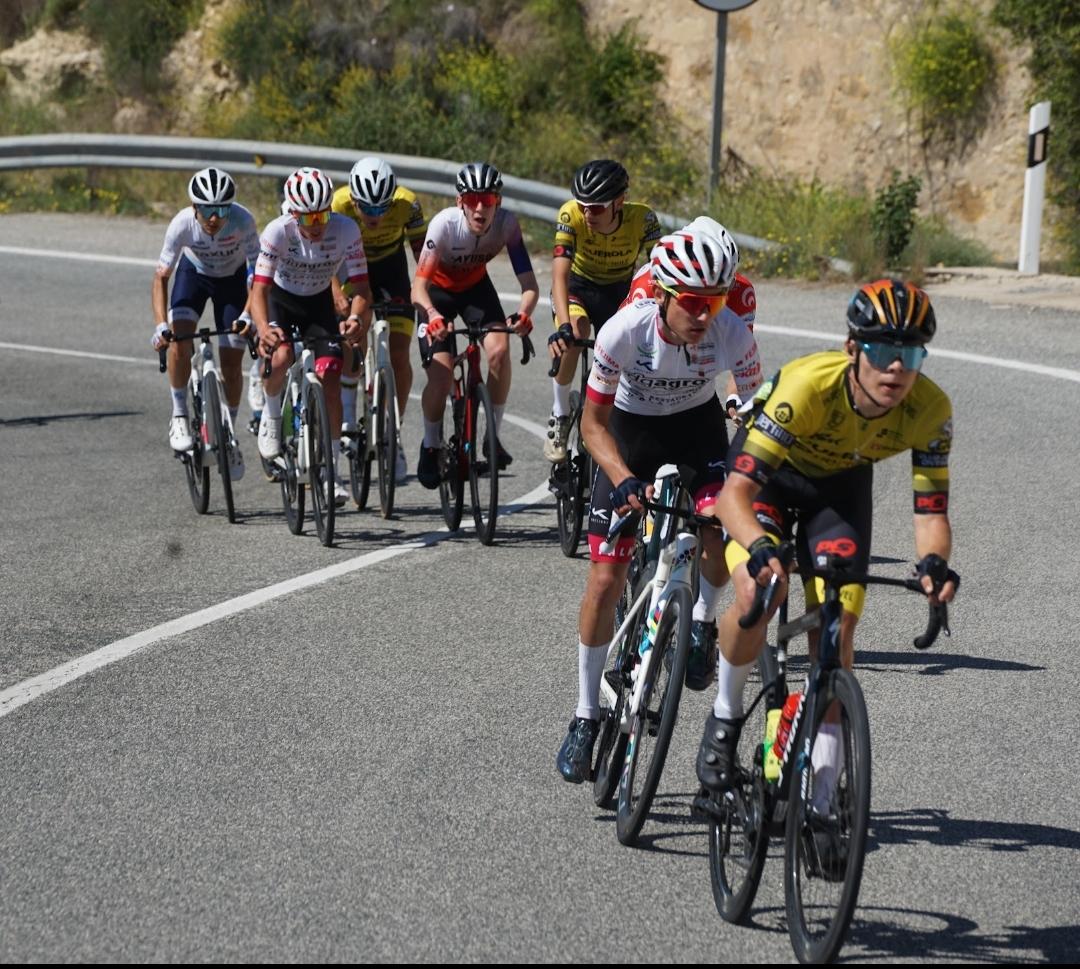 CCLaPalmaCT's tweet photo. 🔚 Vuelta Comarcas Región de Murcia
👥 EQUIPO y ambición.

🏆 2 veces en el podio:
🥉 @Ricardocutillas – en la etapa CRI
🔴 Hugo Arnalte – Montaña 
       (y 5º en General Final)

😏 Merecíamos más...
❤️🤍 pero estamos MUY orgullosos del esfuerzo y del carácter de todos. https://t.co/pgdrdOqanx