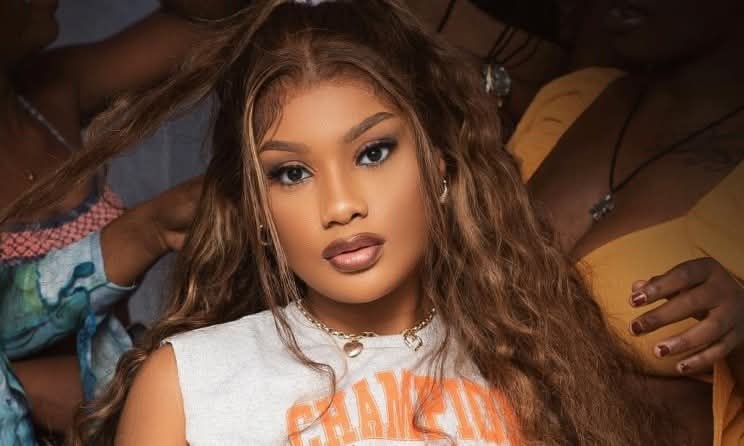 ebalemozindo's tweet image. #RDC: #JUSTICE. 
🔴URGENT.
Pour de raison d'enquête, l'artiste musicienne #Rebo est activement recherchée par les agents du tribunal de garnison militaire de Kinshasa/Gombe.