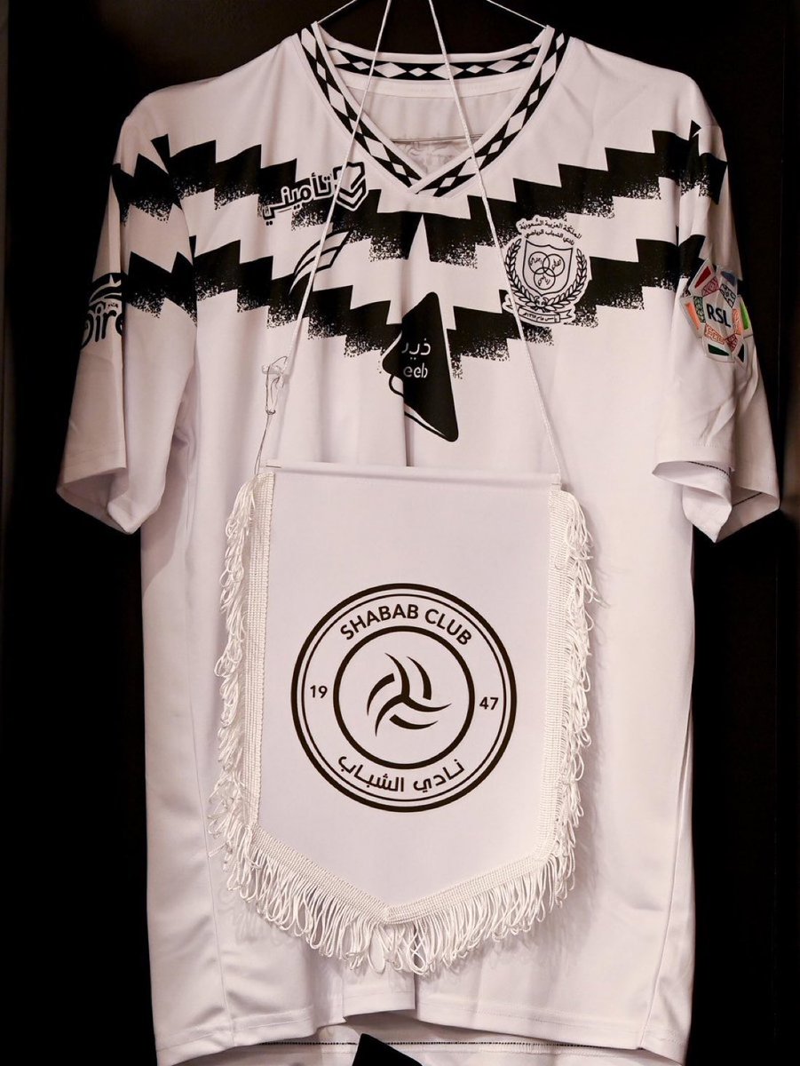 لن يخبرك الروشني ان الشباب تأهل الى النهائي وهو ينافس على الهبوط وموسمه كارثي
لن يخبرك الروشني ان فريقه مدعوم بمليارات وسيخرج بموسم صفري

أخيرًا وليس آخرًا كل شيء يُشترى بالمال إلا الشخصية ☝🏻🤍🖤