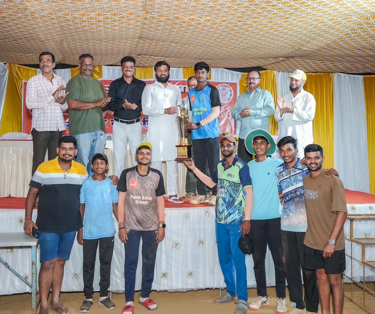 VishalP34751's tweet image. सावंतवाडी येथे एस.एन.आर.आर. ग्रुपतर्फे व सावंतवाडी भाजपाच्या पुरस्कराने आयोजित भव्य लेदर बॉल क्रिकेट स्पर्धेचा बक्षीस समारंभ माझ्या उपस्थितीत उत्साहात पार पडला. यावेळी नगरपरिषदेचे उपनगराध्यक्ष ॲड. अनील निरवडेकर प्रमुख उपस्थित होते.

#CricketCompetition
#क्रिकेटप्रेमी #winners