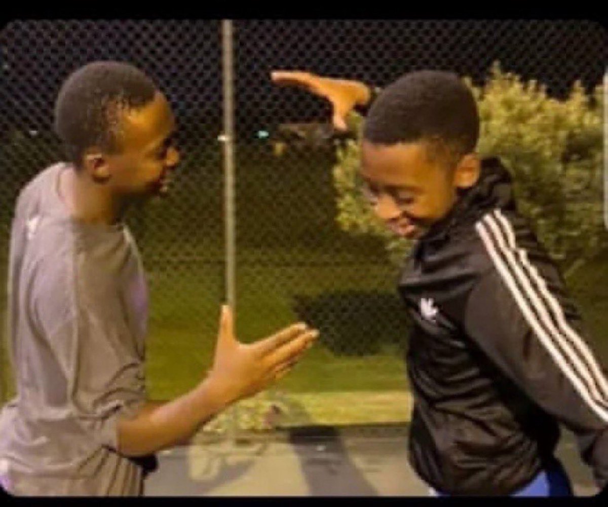 Mom: “don't relate with strangers.”

Me when I meet an Arsenal hater.