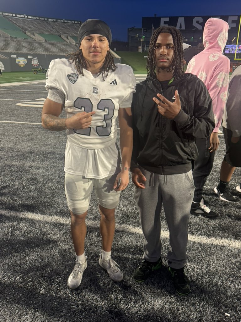 aymonroee's tweet photo. I had a great time at Eastern Michigan meeting coaches and reuniting with a former opponent I played against!
@RileyWildcatFB
@SBRileyhigh @247Sports @AllenTrieu @PrepRedzone
@Coach_Creighton @M__Piatkowski @AlanHensell https://t.co/9AyEHQDAuu