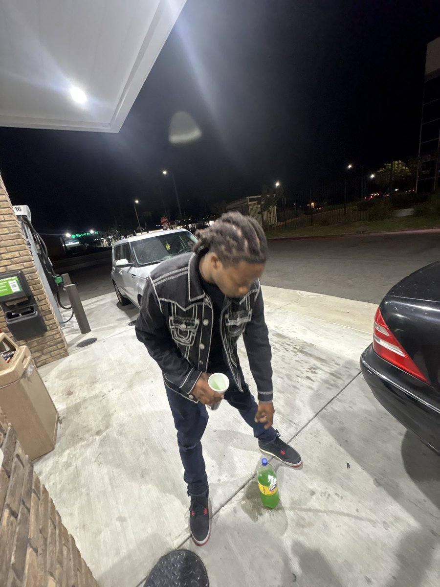 KingggMkl's tweet image. 💚🤮 #juice #score #duwop score on it all dont discriminate 🗣️