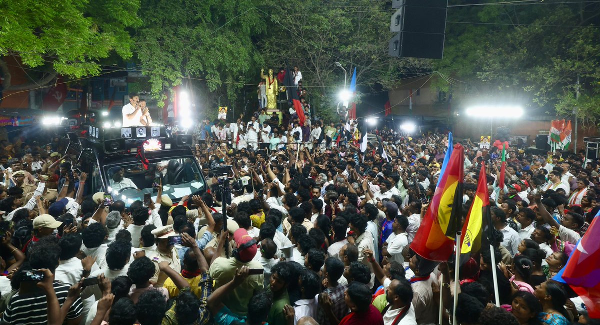 Udhaystalin's tweet photo. சென்னை, பெரம்பூர் தொகுதியில் போட்டியிடும் கழகத்தின் வெற்றி வேட்பாளர் அன்பிற்குரிய அண்ணன் @rdsekarmla அவர்களை ஆதரித்து இன்றைய தினம் வியாசர்பாடி, பக்தவச்சலம் நகரில் பிரச்சாரம் மேற்கொண்டோம்.

பாசிசவாதிகளின் மிரட்டலுக்கு பயந்து அவர்களுடன் இணைந்திருக்கும் நேரடி அடிமைகளையும், தமிழ்நாட்டிற்கு எதிராக செயல்படும் பாசிச கூட்டத்தை விமர்சிக்க கூட துணிவில்லாத கொள்கையற்ற மறைமுக அடிமைகளையும் தோல்வி அடைய செய்வோம்.

தமிழ்நாட்டை தலைகுணியவிடாமல் காக்க நம் கழக தலைவர் @mkstalin அவர்களை முதலமைச்சராக தொடர்ந்திட செய்திடுவோம்!

#ஸ்டாலின்_தொடரட்டும் #தமிழ்நாடு_வெல்லட்டும் #Vote4DMK #DMK4TN