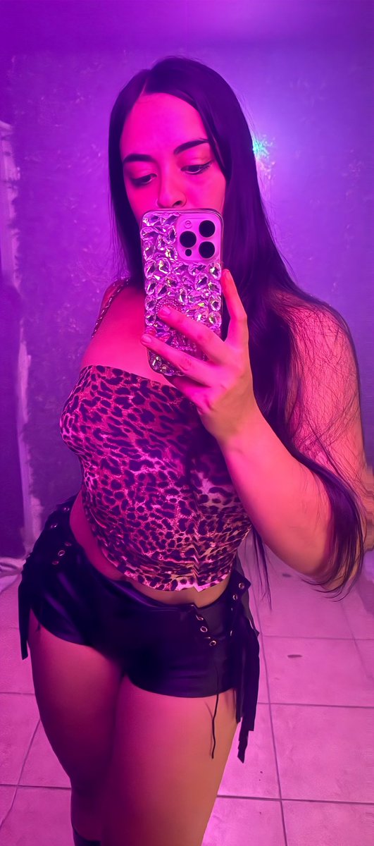 ladycandelax's tweet image. No busco atención, busco obediencia.
#sumiso #goddess #control #humillacion