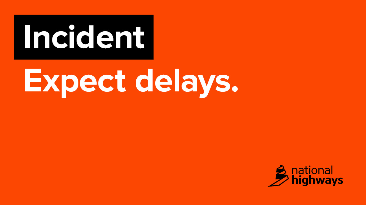 HighwaysEAST's tweet image. The carriageway is blocked on the #M40 southbound between J5 #Stokenchurch and J4 #HighWycombe.

This is due to a multi vehicle traffic collision.

Police are on scene.

Delays are up to 40 minutes on approach, with 3 miles of congestion.