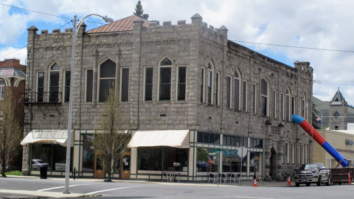 IamEricNichols's tweet photo. Begins today!!! #WideOpenSpaces26 in Baker City, OR at the Pythian Castle! #RuralEd #RuralEDU #EDUmatters #TeacherVoice #StudentVoice #GameOn @philboyte @willdarter @JenSchwanke @caseyhallgarth @andrewmarotta21 @Graybar @HarneyService #EOREN https://t.co/5an2cEm5xK