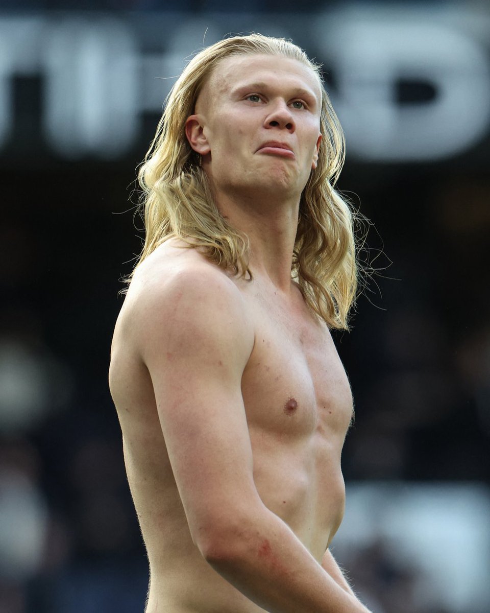 Premier League tweet media